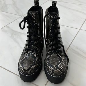 Snake platform boots